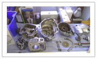 Komplett zerlegter Motor