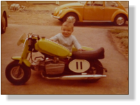 Der kleine Michael und das Motorrad!