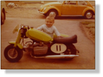 Der kleine Michael und das Motorrad!